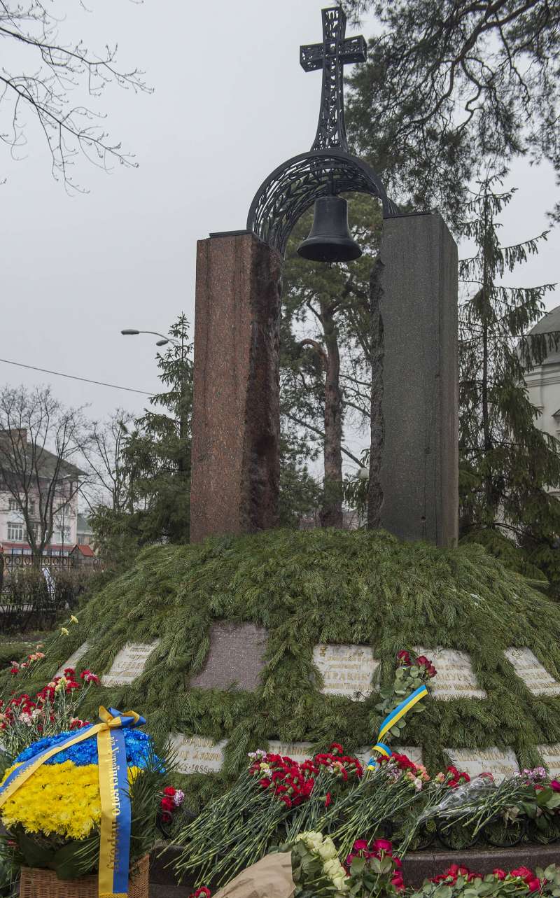 Голова Верховної Ради України Андрій Парубій вшанував пам'ять учасників ліквідації аварії на Чорнобильській атомній електростанції. Голова Верховної Ради України Андрій Парубій вшанував пам'ять учасників ліквідації аварії на Чорнобильській атомній електростанції.